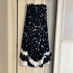 Strapless dress with optional straps.